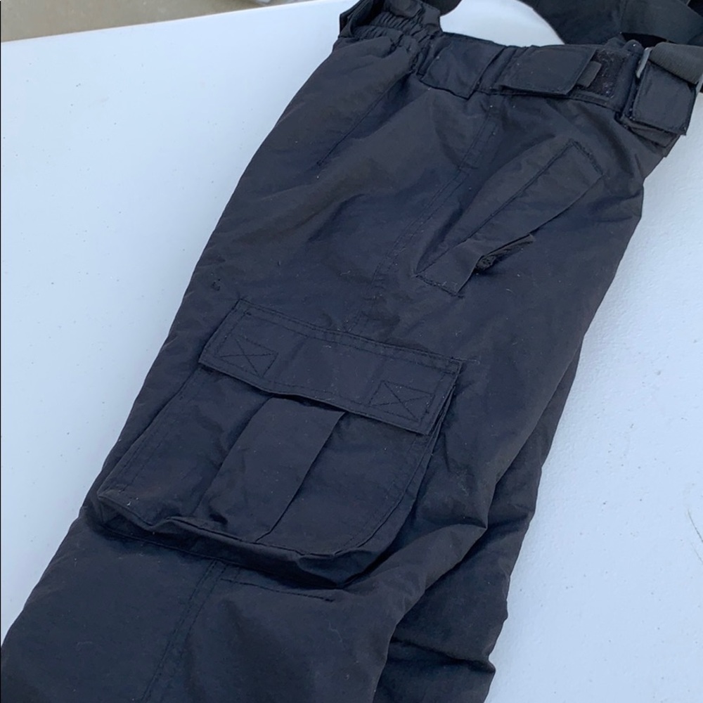 Snow pants with suspenders